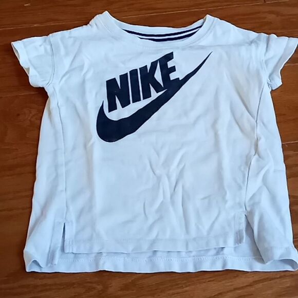 Nike short sleeve tee size 4 - Picture 1 of 3